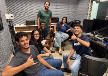 Jornal Política: Ana Luisa Maciel, Gabriel Arlindo, Gabriela Alves, Guilherme Martins, João Vitor Rangel e Lucas Silveira
