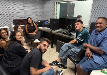 13 no ar: Ana Clara Torres, Guilherme Ferreira, Julia Vida, Luiza Gomes, Náthaly Escobar, Thiago Lucchesi e Valderci Damaceno